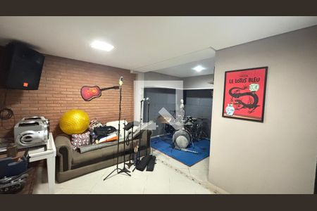Casa à venda com 450m², 4 quartos e 3 vagas Casa à venda com 450m², 4 quartos e 3 vagasPorão - Estudio