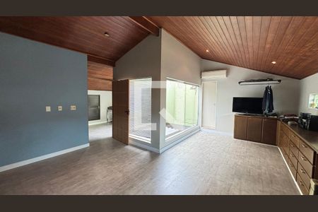 Casa à venda com 450m², 4 quartos e 3 vagas Casa à venda com 450m², 4 quartos e 3 vagasSótão - Estudio