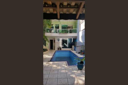 Casa à venda com 450m², 4 quartos e 3 vagas Casa à venda com 450m², 4 quartos e 3 vagasPiscina