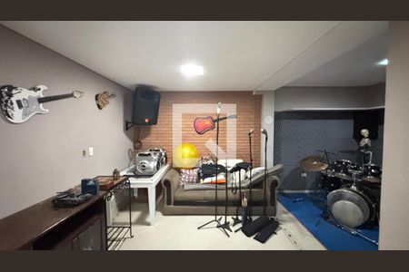 Casa à venda com 450m², 4 quartos e 3 vagas Casa à venda com 450m², 4 quartos e 3 vagasPorão - Estudio