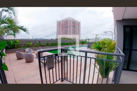 Apartamento à venda com 64m², 3 quartos e 2 vagas Apartamento à venda com 64m², 3 quartos e 2 vagasÁrea comum - Piscina