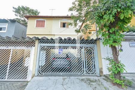 Casa à venda com 140m², 3 quartos e 2 vagas Casa à venda com 140m², 3 quartos e 2 vagasFachada