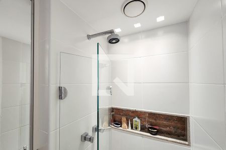 Apartamento à venda com 95m², 2 quartos e 1 vaga Apartamento à venda com 95m², 2 quartos e 1 vagaBanheiro da Suíte