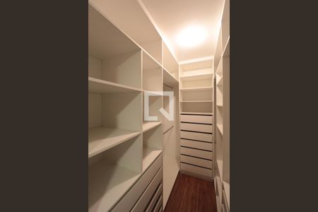 Apartamento à venda com 196m², 3 quartos e 2 vagasCloset da Suite