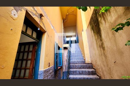 Casa à venda com 350m², 4 quartos e 1 vaga Casa à venda com 350m², 4 quartos e 1 vagaEscada