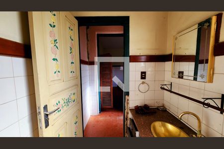 Casa à venda com 350m², 4 quartos e 1 vaga Casa à venda com 350m², 4 quartos e 1 vagaEdícula Banheiro