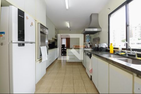 Apartamento à venda com 278m², 3 quartos e 3 vagas Apartamento à venda com 278m², 3 quartos e 3 vagasCozinha - Armários