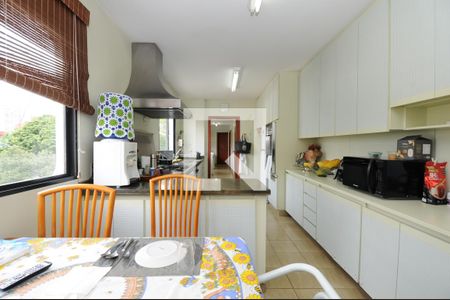 Apartamento à venda com 278m², 3 quartos e 3 vagas Apartamento à venda com 278m², 3 quartos e 3 vagasCozinha - Armários