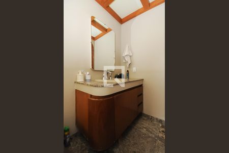 Apartamento à venda com 278m², 3 quartos e 3 vagas Apartamento à venda com 278m², 3 quartos e 3 vagasBanheiro da Suíte 1