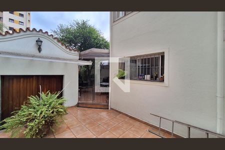 Casa à venda com 210m², 4 quartos e 5 vagas Casa à venda com 210m², 4 quartos e 5 vagasQuintal