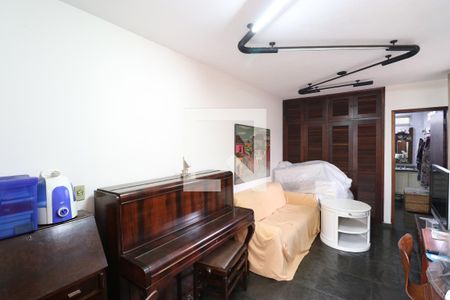 Casa à venda com 210m², 4 quartos e 5 vagasEdicula