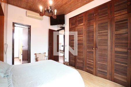 Casa à venda com 210m², 4 quartos e 5 vagasSuíte