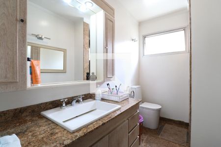 Casa à venda com 210m², 4 quartos e 5 vagasBanheiro da Suíte