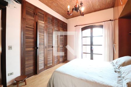 Casa à venda com 210m², 4 quartos e 5 vagasSuíte