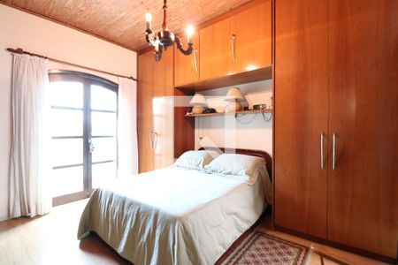 Casa à venda com 210m², 4 quartos e 5 vagasSuíte