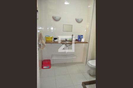 Casa à venda com 227m², 3 quartos e 3 vagasBanheiro do Quarto 