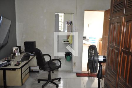 Casa à venda com 227m², 3 quartos e 3 vagasEscritório