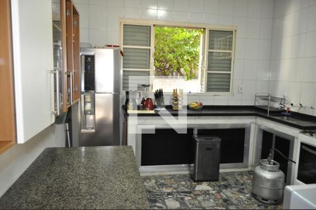 Casa à venda com 227m², 3 quartos e 3 vagasCozinha