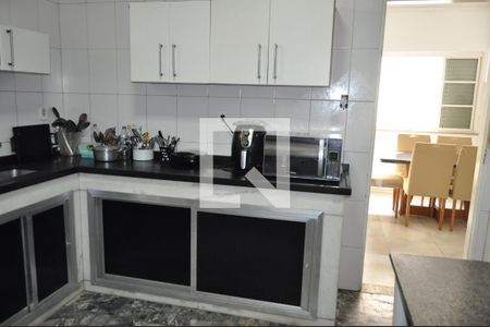 Casa à venda com 227m², 3 quartos e 3 vagasCozinha