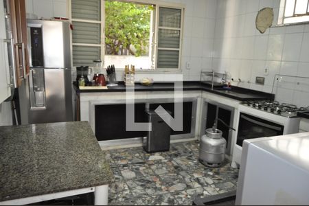 Casa à venda com 227m², 3 quartos e 3 vagasCozinha