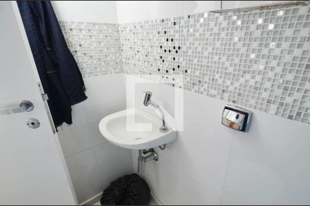 Apartamento à venda com 210m², 4 quartos e 3 vagas Apartamento à venda com 210m², 4 quartos e 3 vagasBanheiro serviço