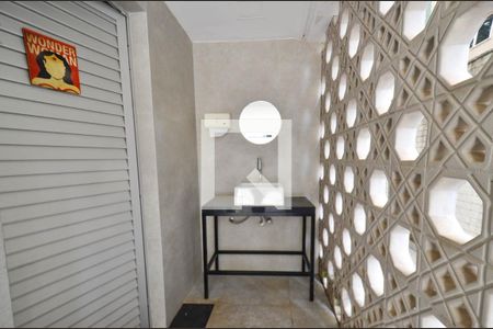 Apartamento à venda com 210m², 4 quartos e 3 vagas Apartamento à venda com 210m², 4 quartos e 3 vagasSalão de festas/ banheiros