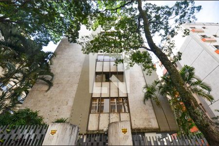 Apartamento à venda com 210m², 4 quartos e 3 vagas Apartamento à venda com 210m², 4 quartos e 3 vagasFachada