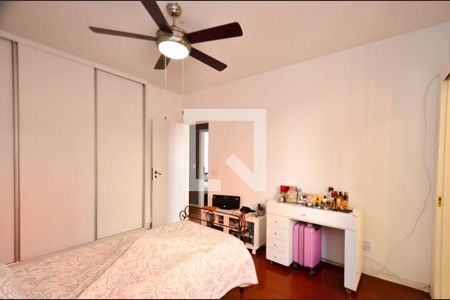 Apartamento à venda com 210m², 4 quartos e 3 vagas Apartamento à venda com 210m², 4 quartos e 3 vagasSuite