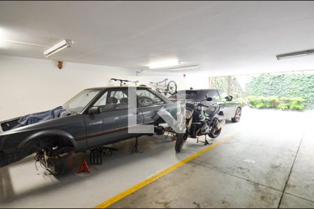 Apartamento à venda com 210m², 4 quartos e 3 vagas Apartamento à venda com 210m², 4 quartos e 3 vagasGaragem