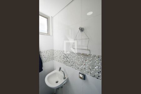 Apartamento à venda com 210m², 4 quartos e 3 vagas Apartamento à venda com 210m², 4 quartos e 3 vagasBanheiro serviço