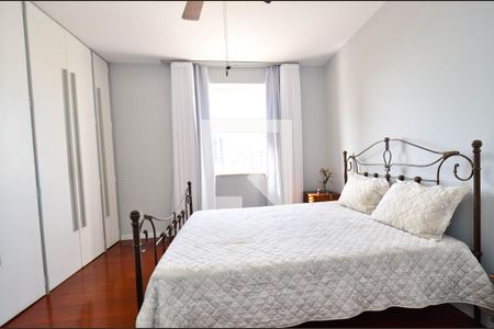 Apartamento à venda com 210m², 4 quartos e 3 vagas Apartamento à venda com 210m², 4 quartos e 3 vagasSuite2