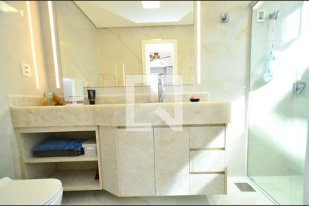 Apartamento à venda com 210m², 4 quartos e 3 vagas Apartamento à venda com 210m², 4 quartos e 3 vagasBanheiro suite 2