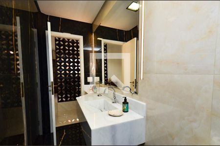 Apartamento à venda com 210m², 4 quartos e 3 vagas Apartamento à venda com 210m², 4 quartos e 3 vagasLavabo social