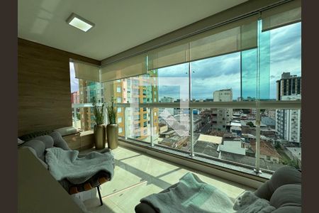 Apartamento à venda com 157m², 2 quartos e 3 vagas Apartamento à venda com 157m², 2 quartos e 3 vagasVaranda da Sala