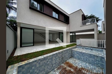 Casa de condomínio à venda com 486m², 4 quartos e 4 vagasPiscina