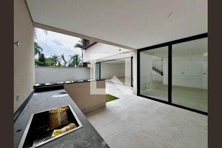 Casa de condomínio à venda com 486m², 4 quartos e 4 vagasVaranda/Quintal