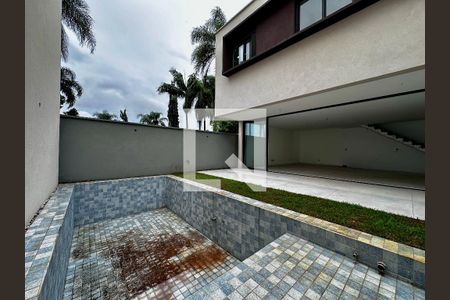 Casa de condomínio à venda com 486m², 4 quartos e 4 vagasPiscina