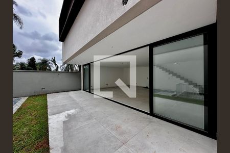 Casa de condomínio à venda com 486m², 4 quartos e 4 vagasVaranda/Quintal