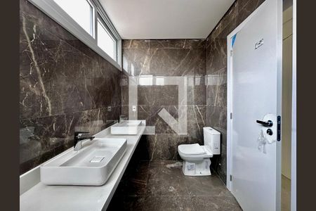 Casa de condomínio à venda com 486m², 4 quartos e 4 vagasBanheiro Suíte 3