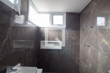 Casa à venda com 581m², 4 quartos e 4 vagasBanheiro da Suíte 4