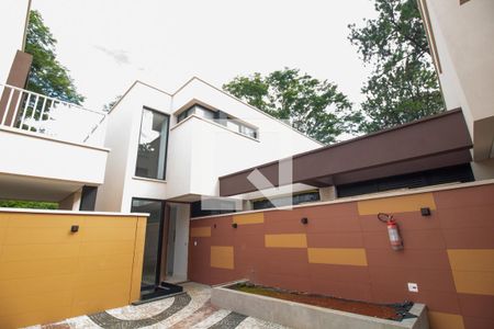 Casa à venda com 581m², 4 quartos e 4 vagasFachada Interna 