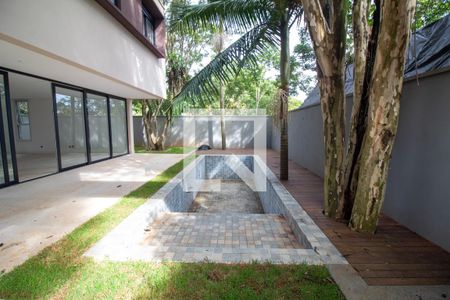 Casa à venda com 581m², 4 quartos e 4 vagasJardim / Piscina