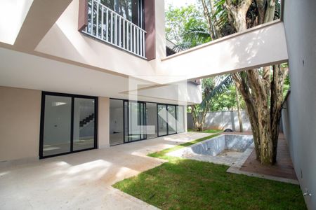 Casa à venda com 581m², 4 quartos e 4 vagasJardim / Piscina
