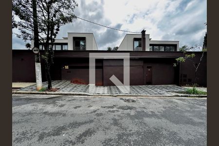 Casa de condomínio à venda com 531m², 4 quartos e 4 vagasFachada