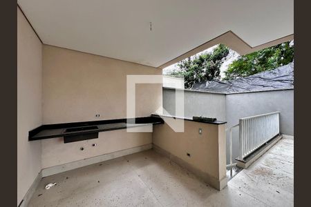 Casa de condomínio à venda com 531m², 4 quartos e 4 vagasQuintal