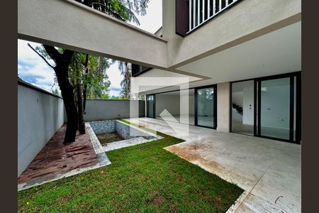 Casa de condomínio à venda com 531m², 4 quartos e 4 vagasQuintal