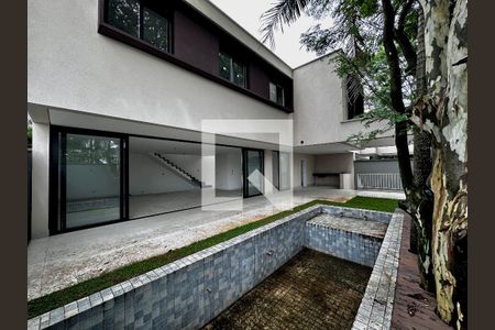 Casa de condomínio à venda com 531m², 4 quartos e 4 vagasPiscina