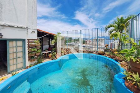 Apartamento à venda com 166m², 3 quartos e 2 vagas Apartamento à venda com 166m², 3 quartos e 2 vagasCobertura