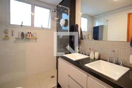 Apartamento à venda com 172m², 4 quartos e 4 vagasBanheiro 1