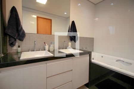 Apartamento à venda com 172m², 4 quartos e 4 vagasBanheiro 1